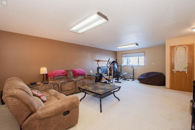 2606 33rd Avenue S, Fargo, ND 58104