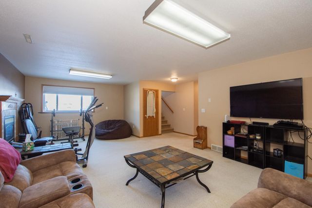 2606 33rd Avenue S, Fargo, ND 58104