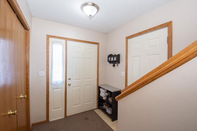 2606 33rd Avenue S, Fargo, ND 58104