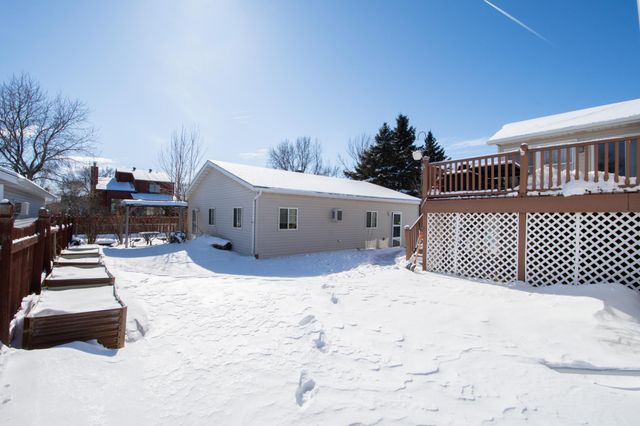 2606 33rd Avenue S, Fargo, ND 58104