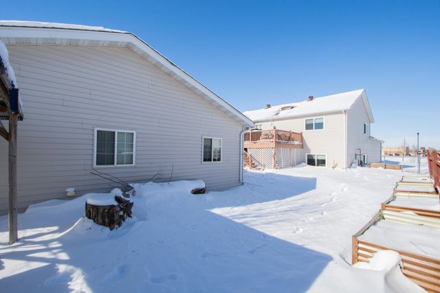 2606 33rd Avenue S, Fargo, ND 58104