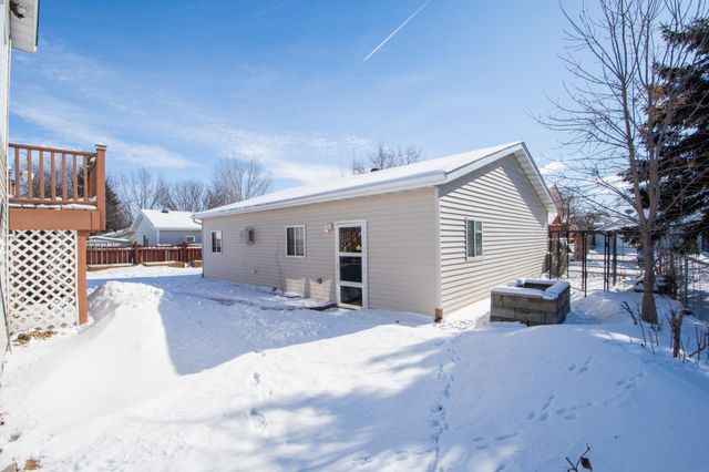 2606 33rd Avenue S, Fargo, ND 58104