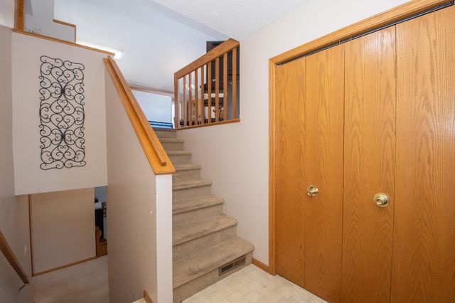 2606 33rd Avenue S, Fargo, ND 58104