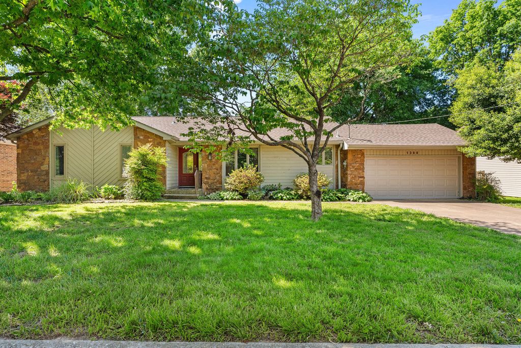 1360 E Lafayette Street, Springfield, MO 65804