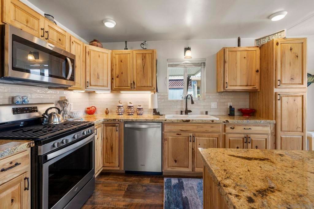 Image 1 of property listing at 116 Havenview Ln, Oceanside, CA 92056