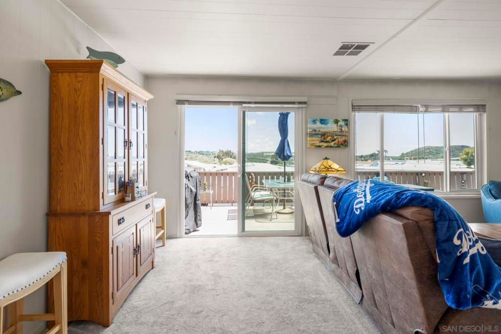 Image 10 of property listing at 116 Havenview Ln, Oceanside, CA 92056