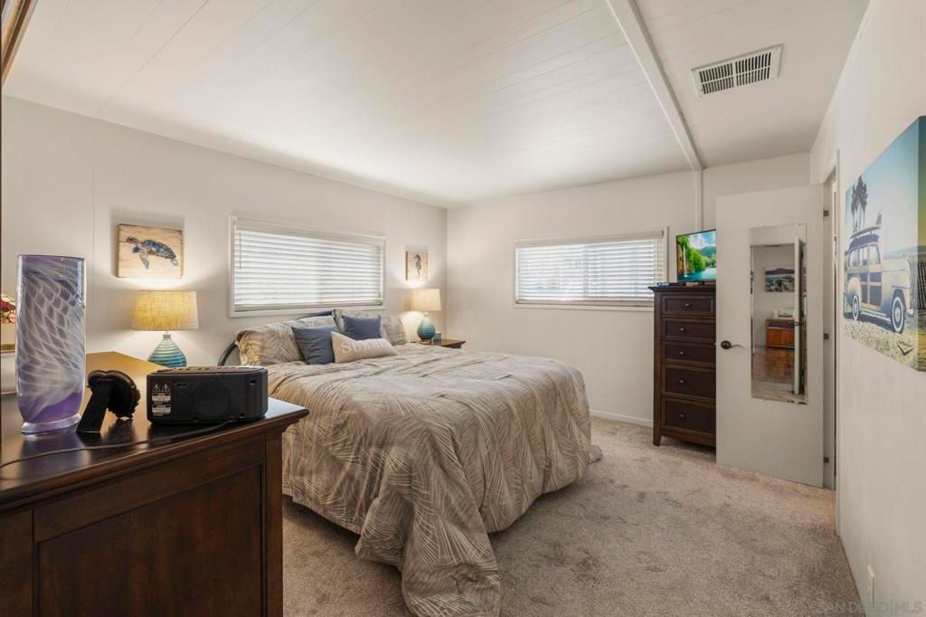 Image 15 of property listing at 116 Havenview Ln, Oceanside, CA 92056