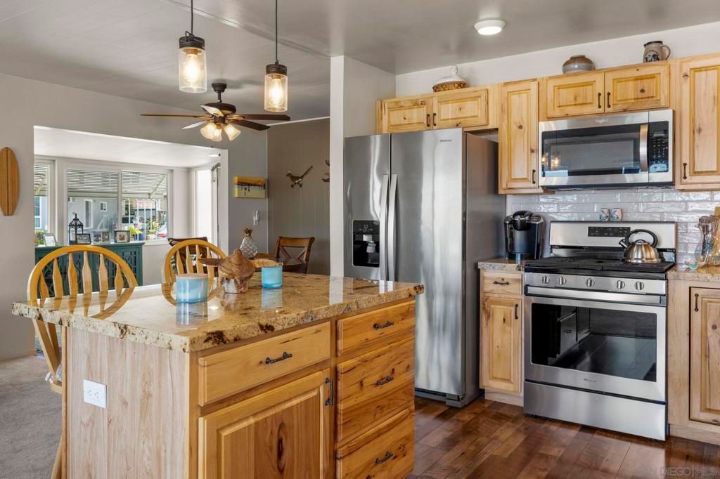 Image 4 of property listing at 116 Havenview Ln, Oceanside, CA 92056