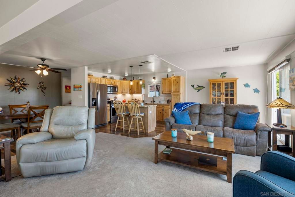 Image 8 of property listing at 116 Havenview Ln, Oceanside, CA 92056