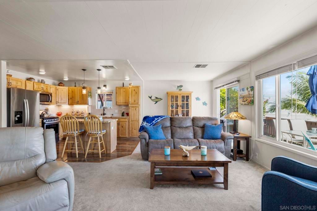 Image 9 of property listing at 116 Havenview Ln, Oceanside, CA 92056