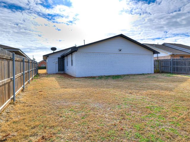 31 Hillcrest Drive, Chickasha, OK 73018
