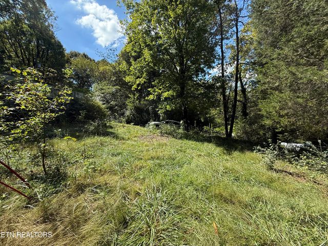 184 Old Midway Rd, Lenoir City, TN 37772