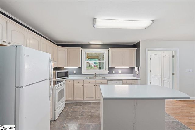 9 Yorkshire Drive, Greenville, SC 29615