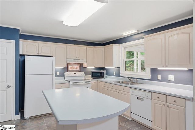9 Yorkshire Drive, Greenville, SC 29615