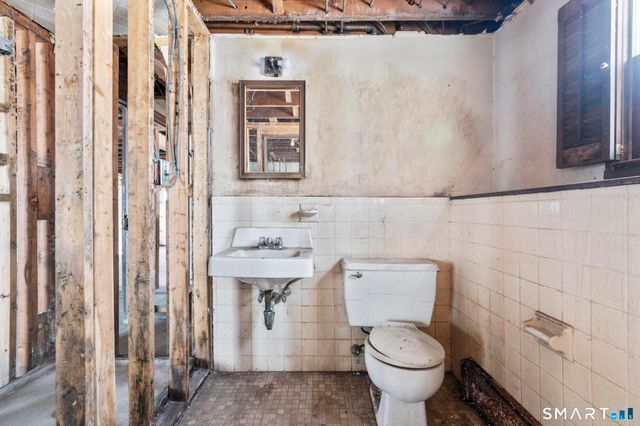 9 New Light Drive, Danbury, CT 06810