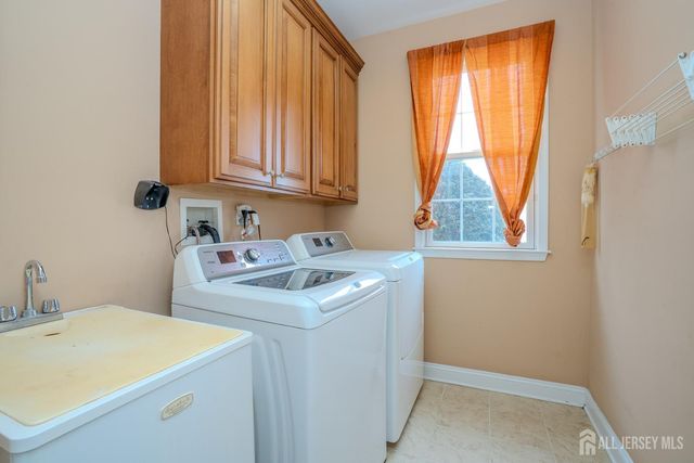 2 Rustic Court, Monroe, NJ 08831