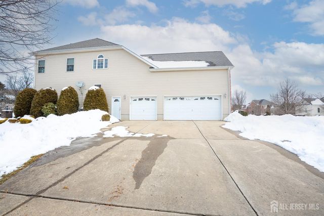 2 Rustic Court, Monroe, NJ 08831