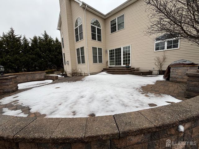 2 Rustic Court, Monroe, NJ 08831