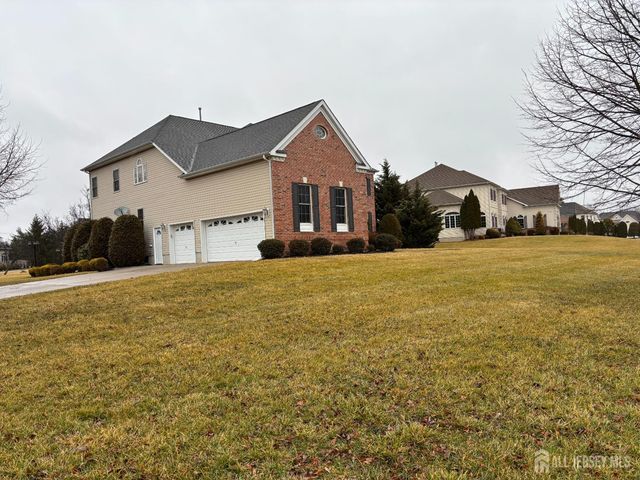 2 Rustic Court, Monroe, NJ 08831