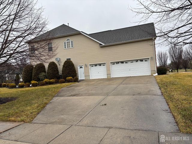 2 Rustic Court, Monroe, NJ 08831