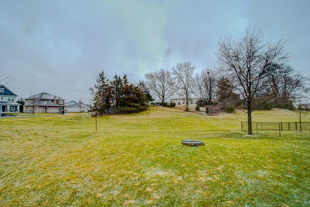 2046 Highland Circle, Hudson, WI 54016