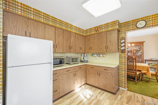 10 Leanore Drive, Farmingdale, NY 11735