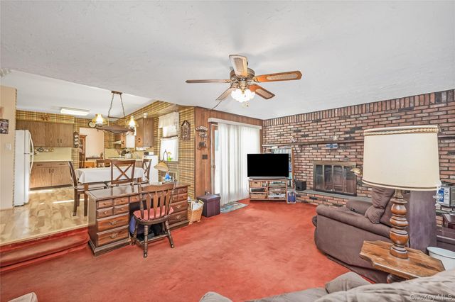 10 Leanore Drive, Farmingdale, NY 11735