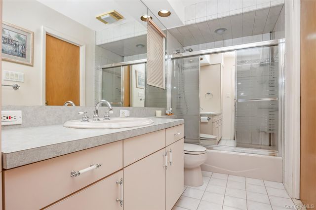 10 Leanore Drive, Farmingdale, NY 11735