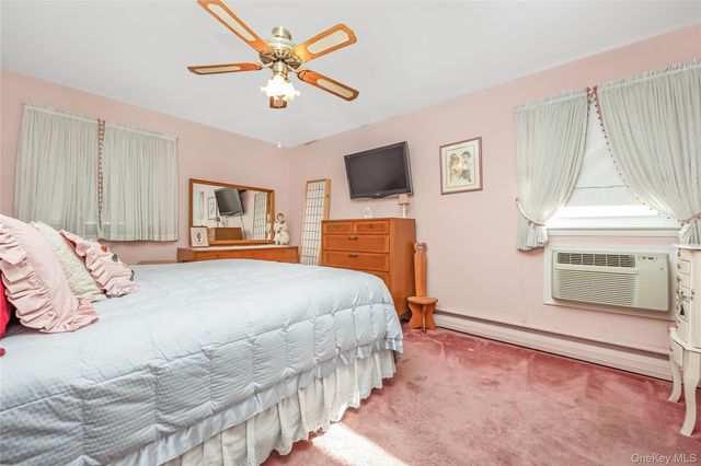 10 Leanore Drive, Farmingdale, NY 11735