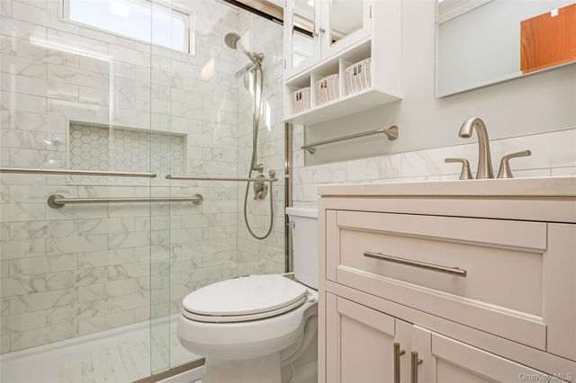 10 Leanore Drive, Farmingdale, NY 11735