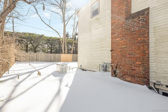 10 Leanore Drive, Farmingdale, NY 11735