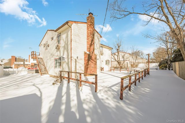 10 Leanore Drive, Farmingdale, NY 11735