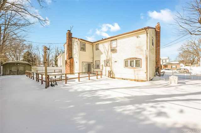 10 Leanore Drive, Farmingdale, NY 11735