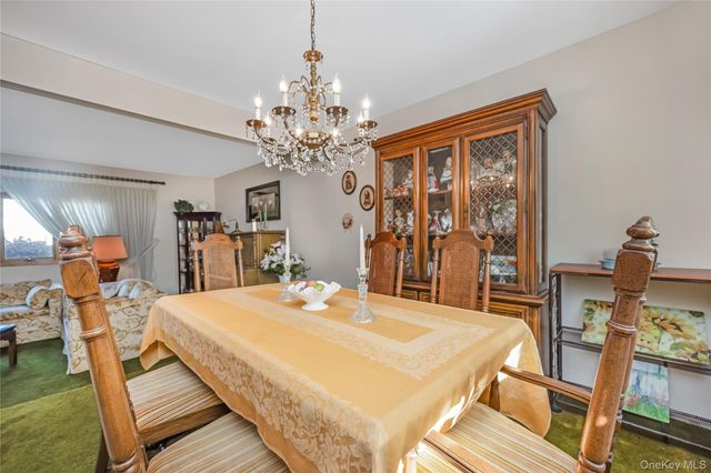 10 Leanore Drive, Farmingdale, NY 11735