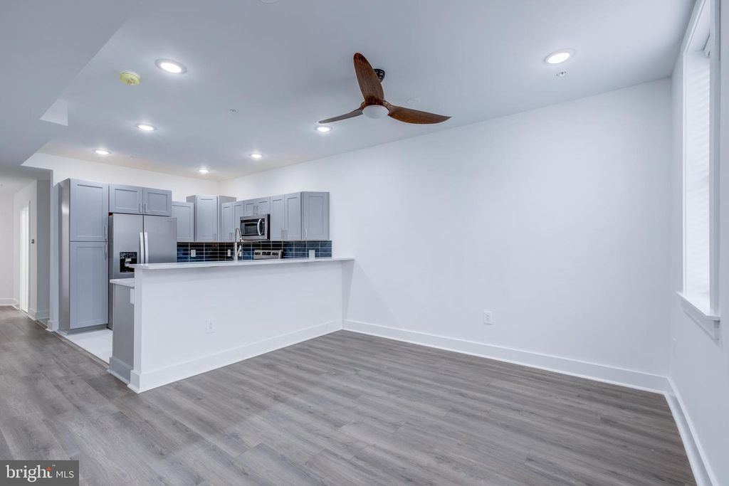 2006 N FRONT ST, Philadelphia, PA 19122