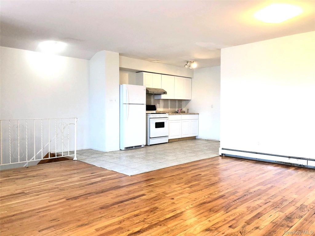 82-03 54th Avenue 2nd Fl, Elmhurst, NY 11373