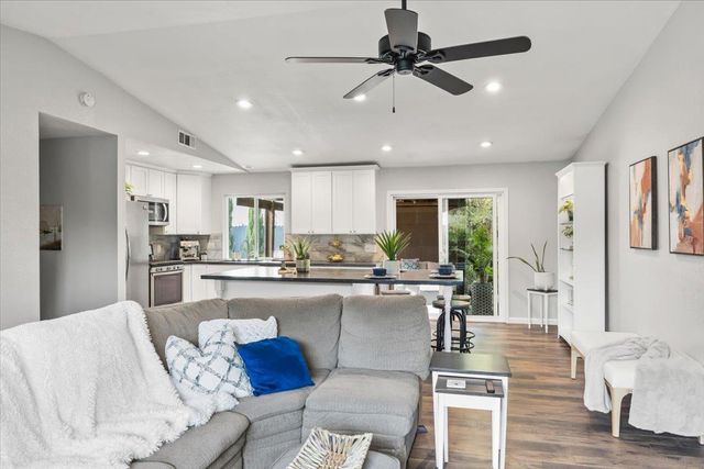 2660 Summerfield Dr, West Sacramento, CA 95691