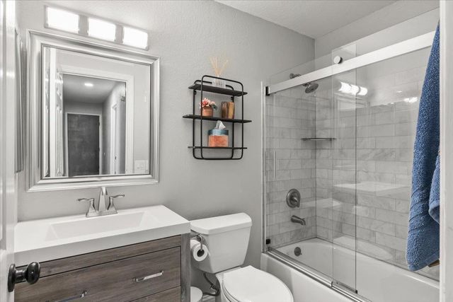 2660 Summerfield Dr, West Sacramento, CA 95691