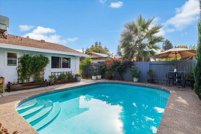 2660 Summerfield Dr, West Sacramento, CA 95691