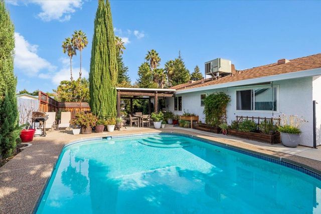 2660 Summerfield Dr, West Sacramento, CA 95691