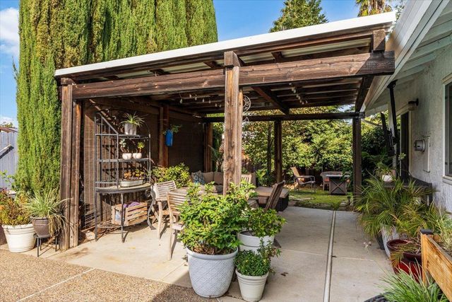 2660 Summerfield Dr, West Sacramento, CA 95691