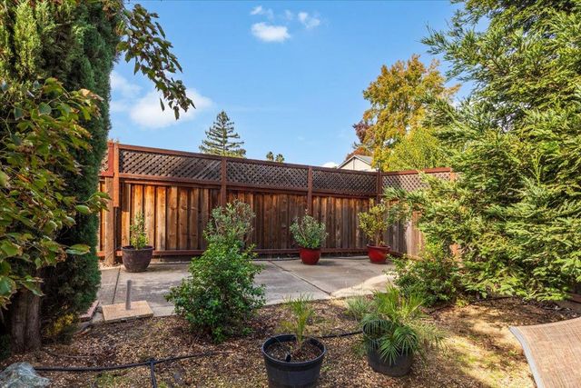 2660 Summerfield Dr, West Sacramento, CA 95691