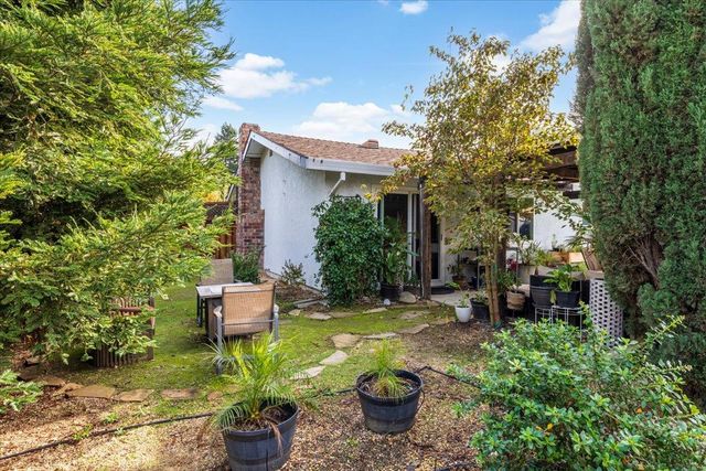 2660 Summerfield Dr, West Sacramento, CA 95691