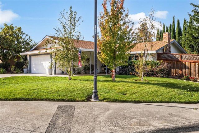 2660 Summerfield Dr, West Sacramento, CA 95691