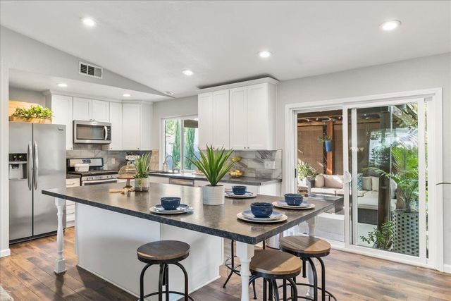 2660 Summerfield Dr, West Sacramento, CA 95691