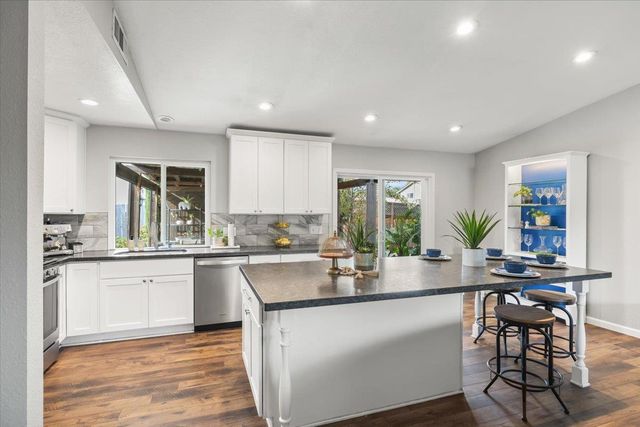 2660 Summerfield Dr, West Sacramento, CA 95691