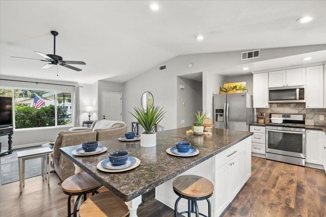 2660 Summerfield Dr, West Sacramento, CA 95691