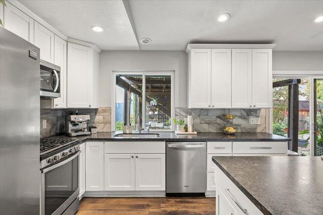 2660 Summerfield Dr, West Sacramento, CA 95691