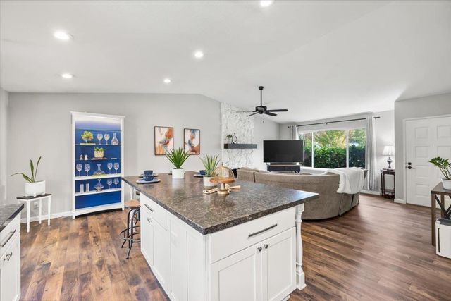 2660 Summerfield Dr, West Sacramento, CA 95691