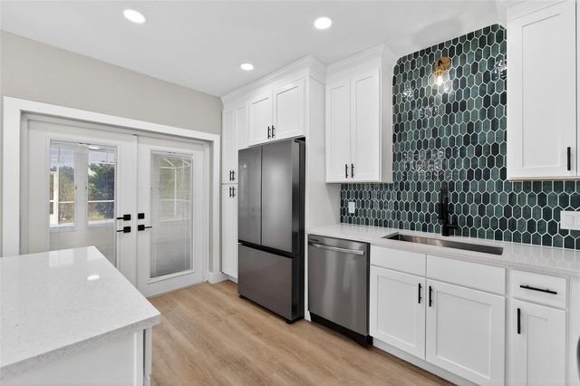 1112 LAKE SHORE RANCH DRIVE, Seffner, FL 33584